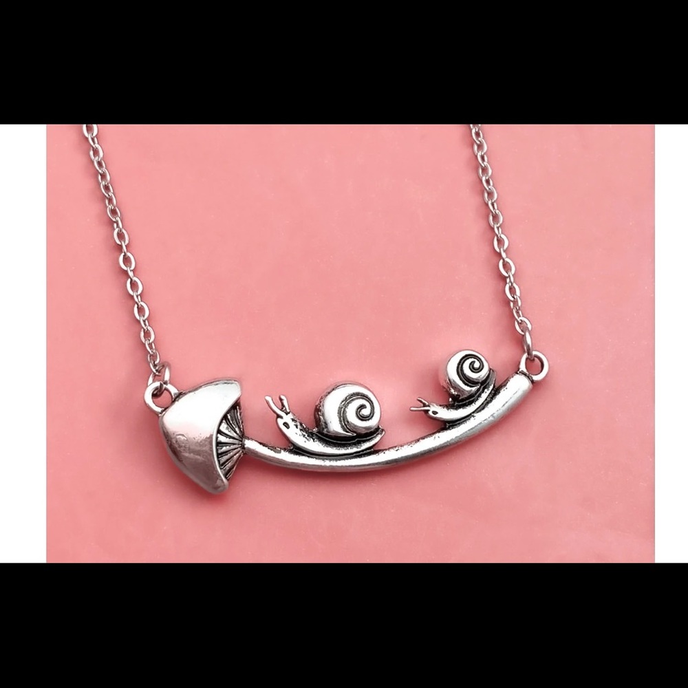 NEW Vintage Mushroom Snail Necklace - Picture 1 of 5